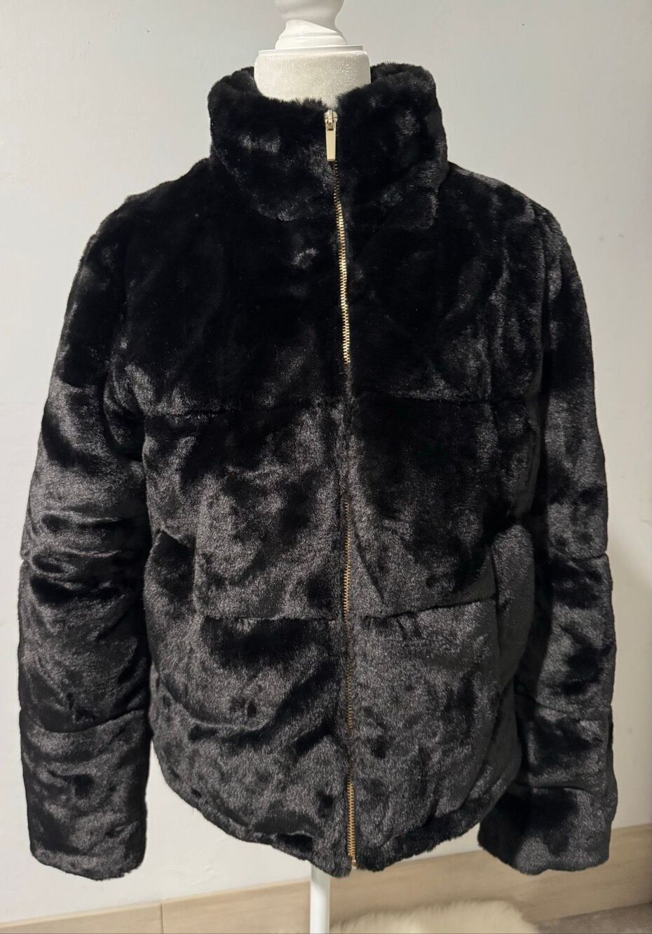Zara outerwear black faux fur front zipper jacket coat M